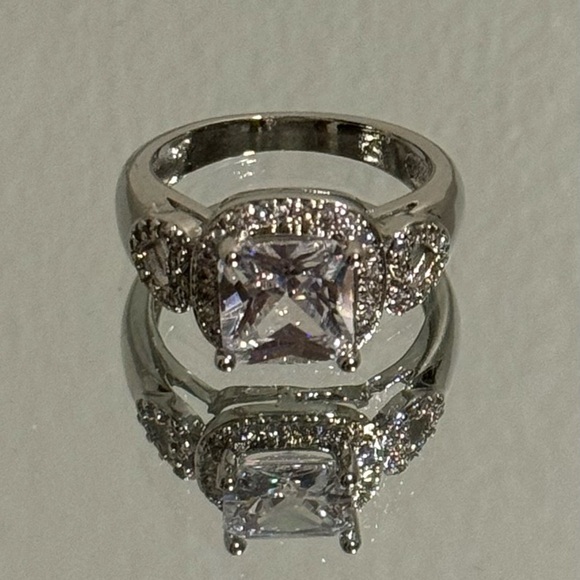 FREE 🆕 Piatella ring, 2 carat cushion cut, accents, 14k white gold plated - Picture 5 of 16